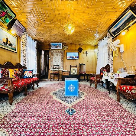 Houseboat New Retreat Group Bed & Breakfast Srinagar  Ngoại thất bức ảnh