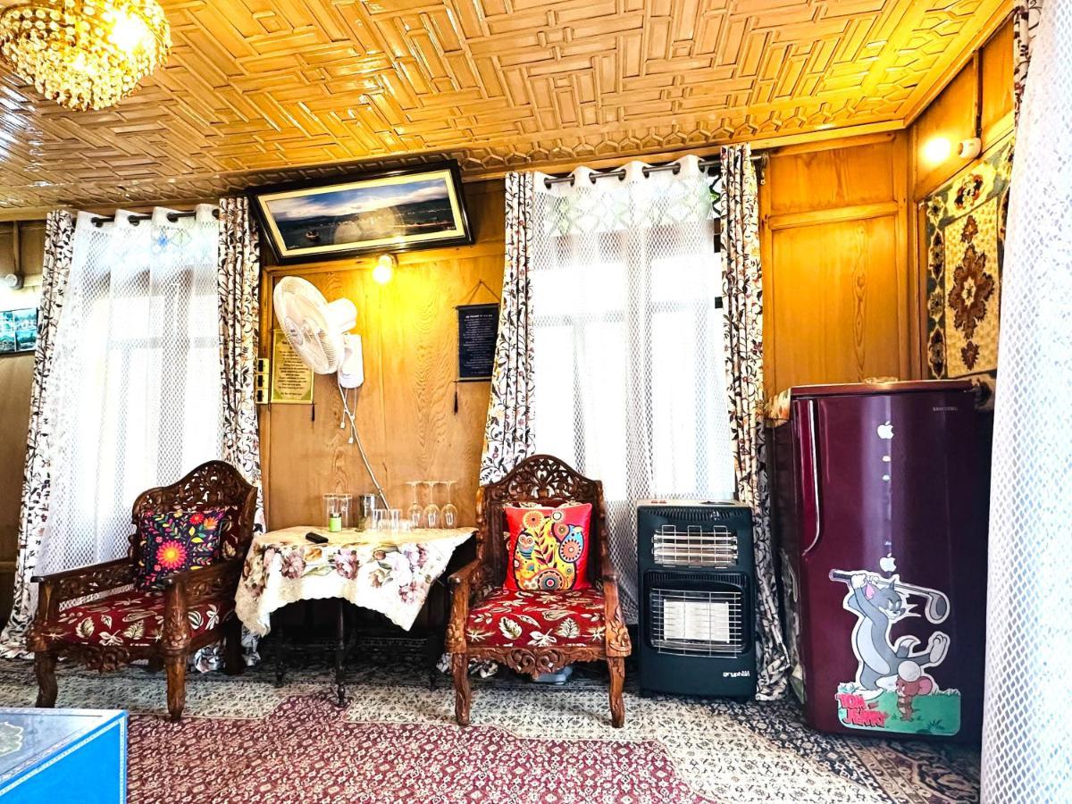 Houseboat New Retreat Group Bed & Breakfast Srinagar  Ngoại thất bức ảnh