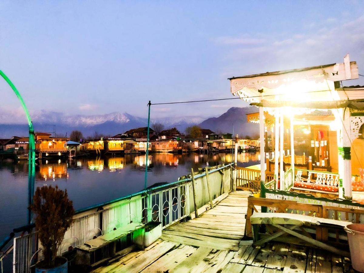 Houseboat New Retreat Group Bed & Breakfast Srinagar  Ngoại thất bức ảnh